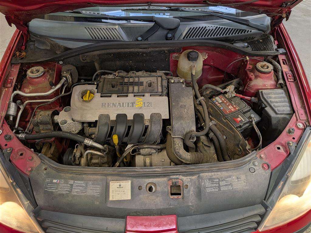<p>2004 RENAULT CLIO DYNAMIQUE 16V</p>
