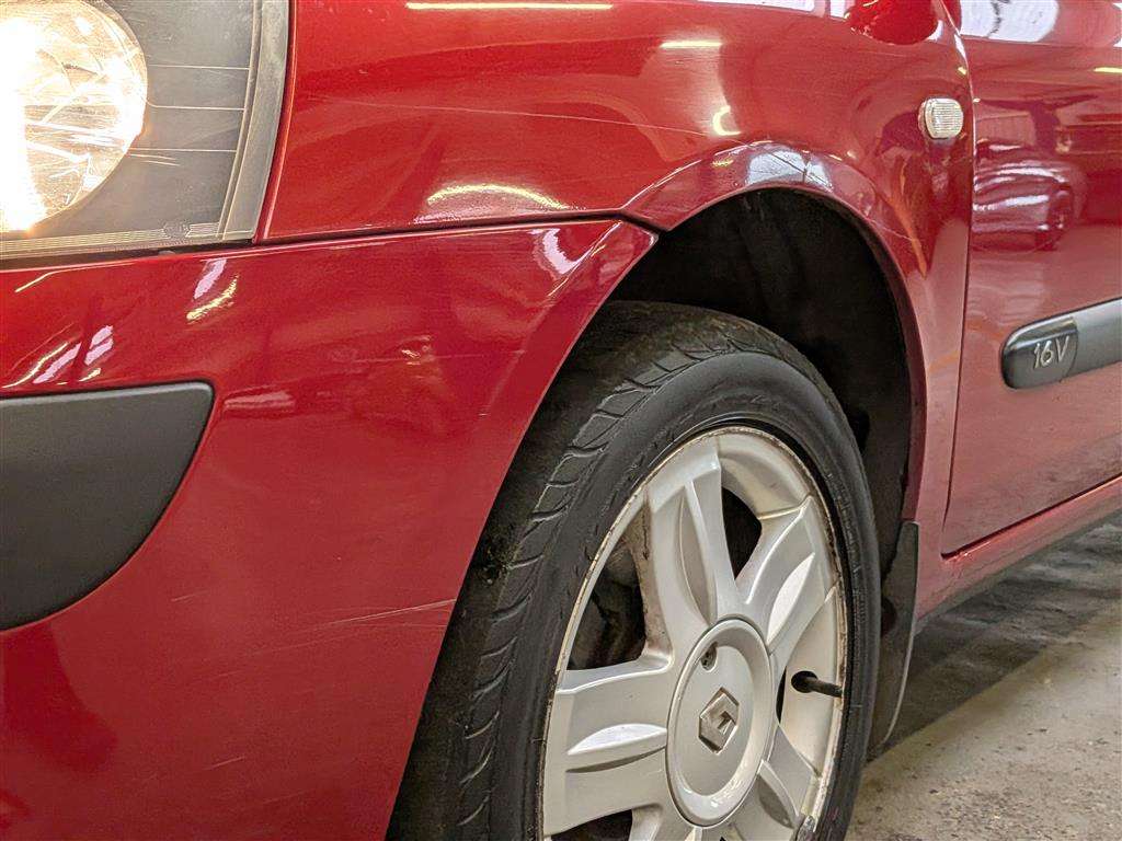 <p>2004 RENAULT CLIO DYNAMIQUE 16V</p>