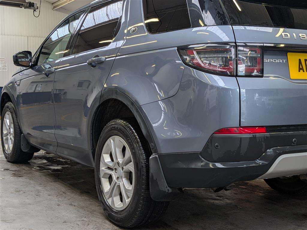 <p>2021 LAND ROVER DISCOVERY SPORT S D MHEV</p>