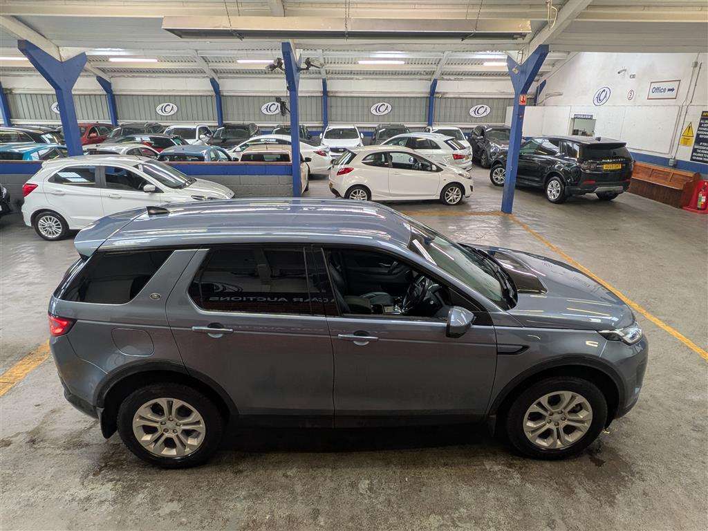 <p>2021 LAND ROVER DISCOVERY SPORT S D MHEV</p>