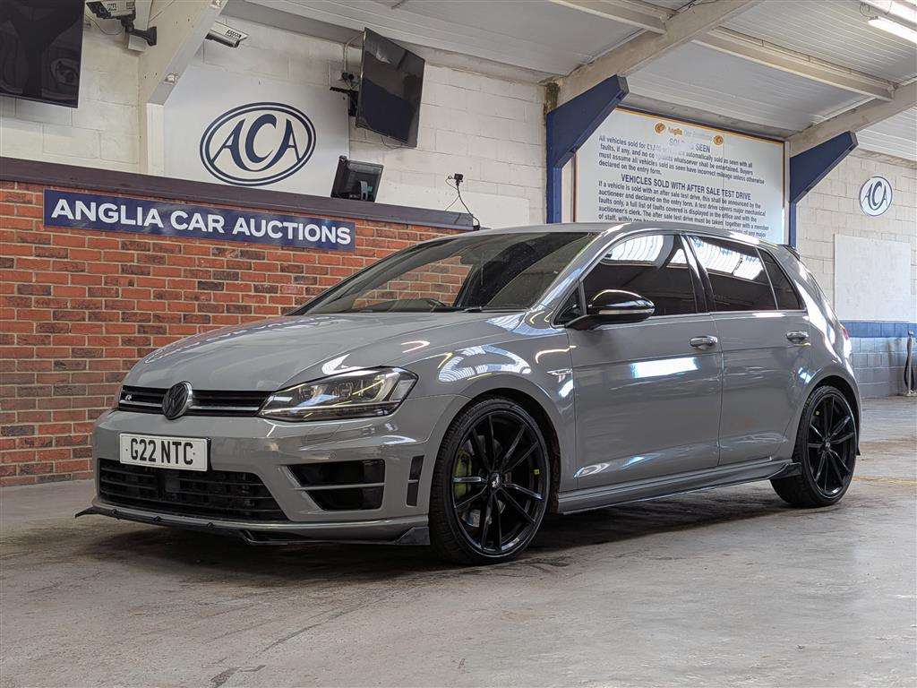 <p>2015 VOLKSWAGEN GOLF R DSG</p>