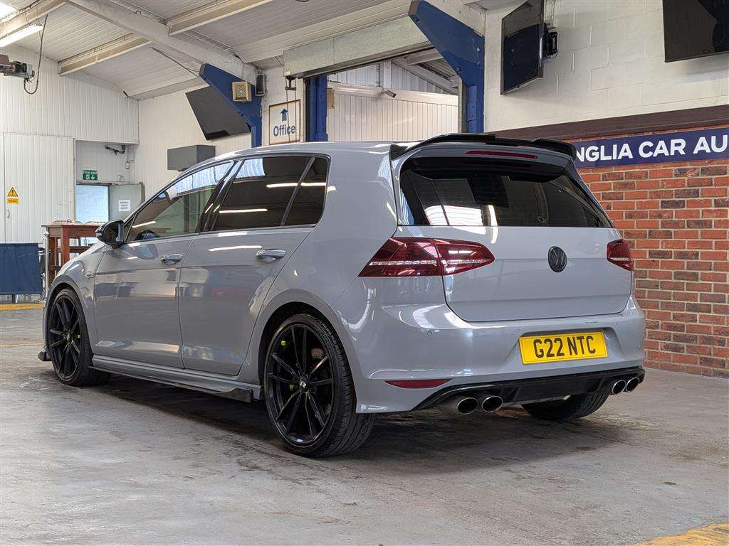 <p>2015 VOLKSWAGEN GOLF R DSG</p>