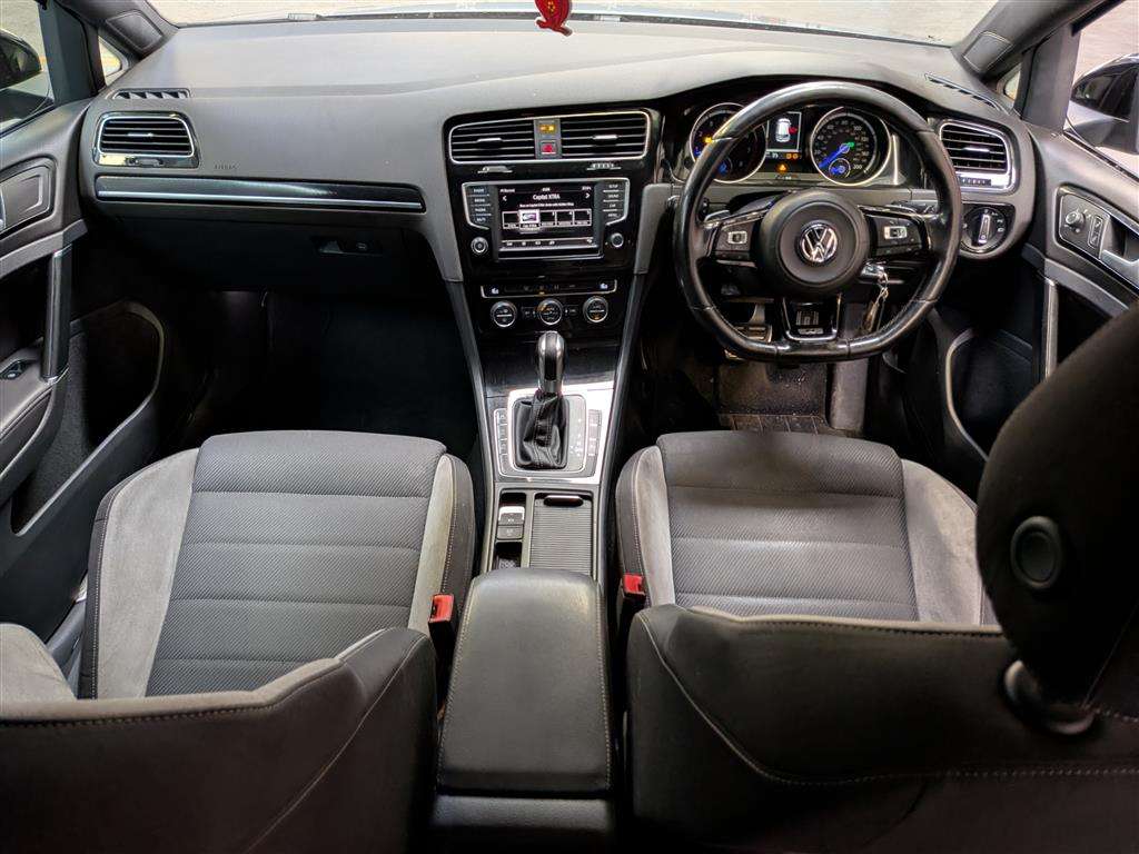 <p>2015 VOLKSWAGEN GOLF R DSG</p>
