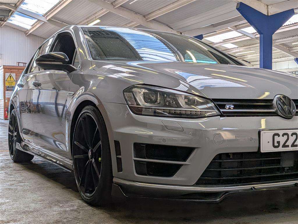 <p>2015 VOLKSWAGEN GOLF R DSG</p>