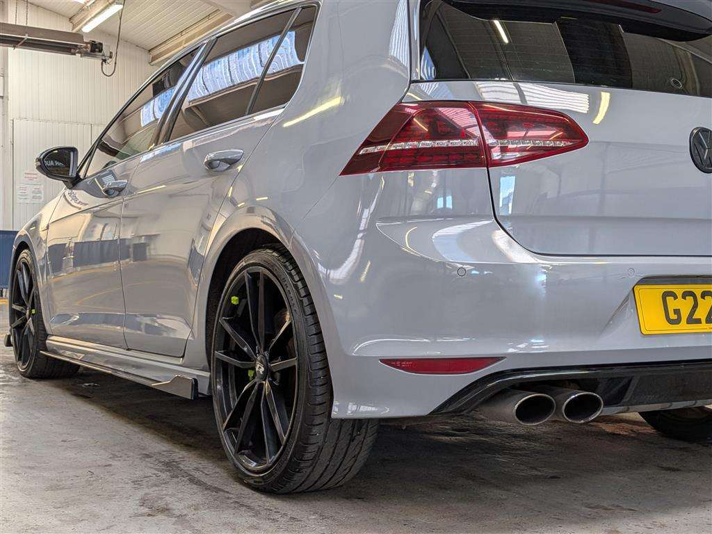 <p>2015 VOLKSWAGEN GOLF R DSG</p>