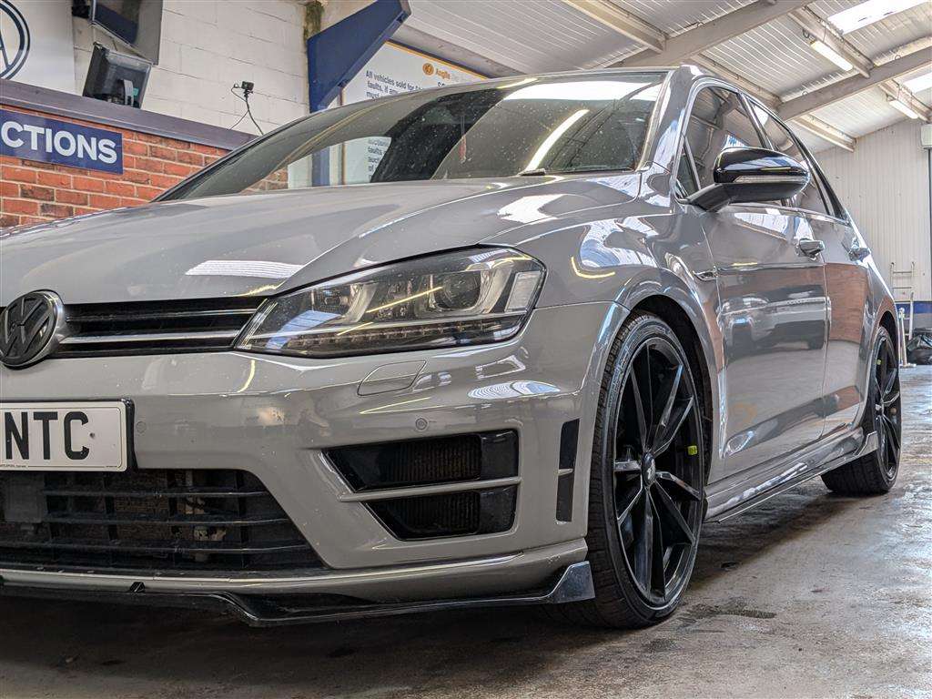 <p>2015 VOLKSWAGEN GOLF R DSG</p>