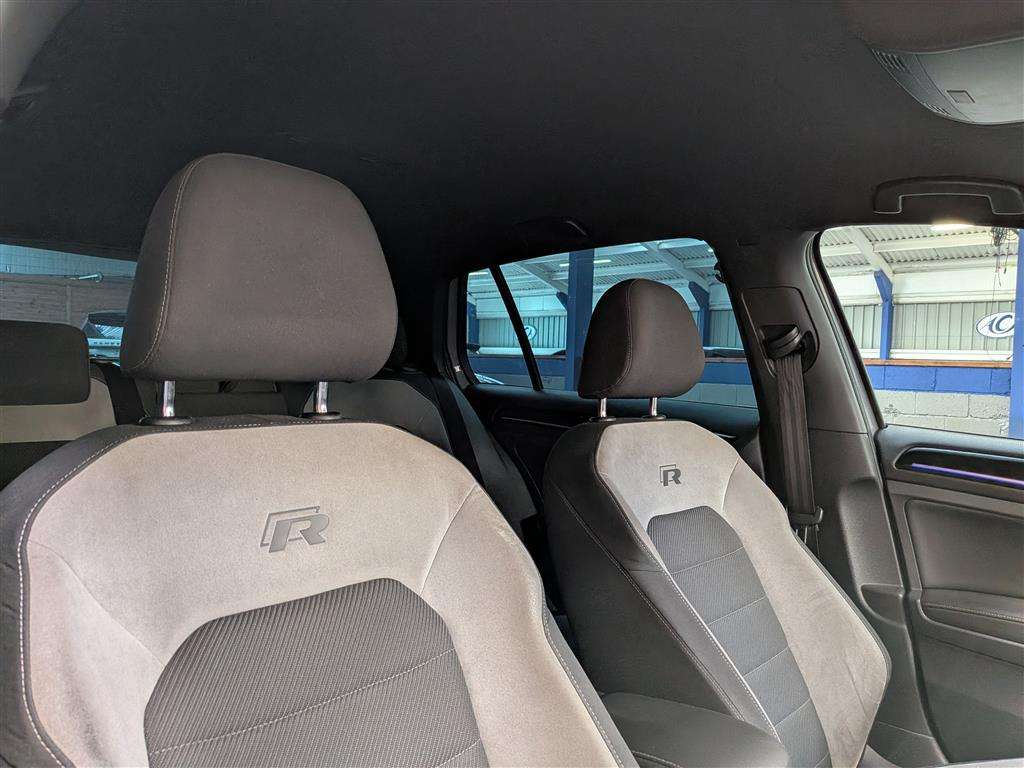 <p>2015 VOLKSWAGEN GOLF R DSG</p>