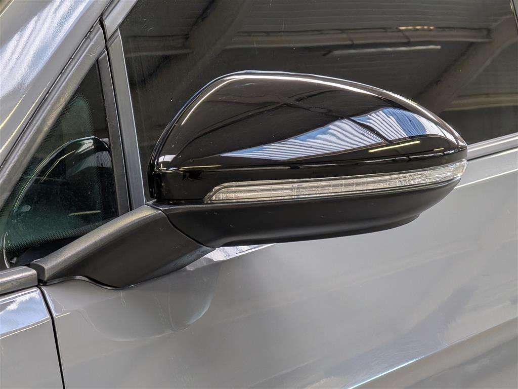<p>2015 VOLKSWAGEN GOLF R DSG</p>