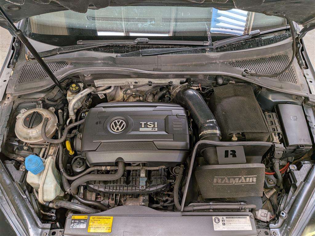 <p>2015 VOLKSWAGEN GOLF R DSG</p>