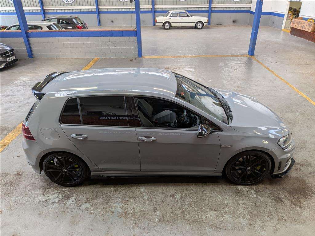<p>2015 VOLKSWAGEN GOLF R DSG</p>