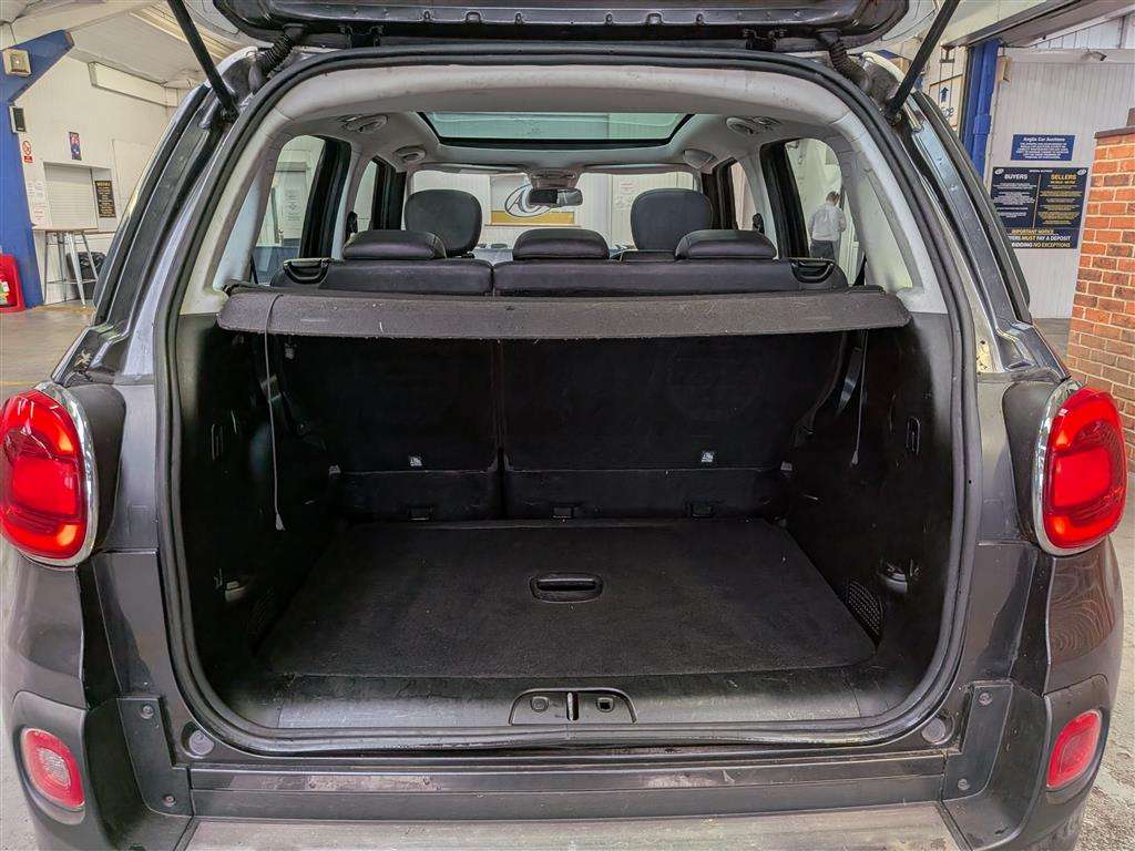 <p>2013 FIAT 500L LOUNGE MULTIJET</p>