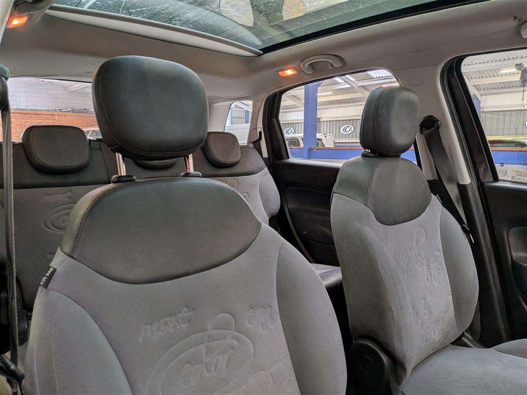<p>2013 FIAT 500L LOUNGE MULTIJET</p>