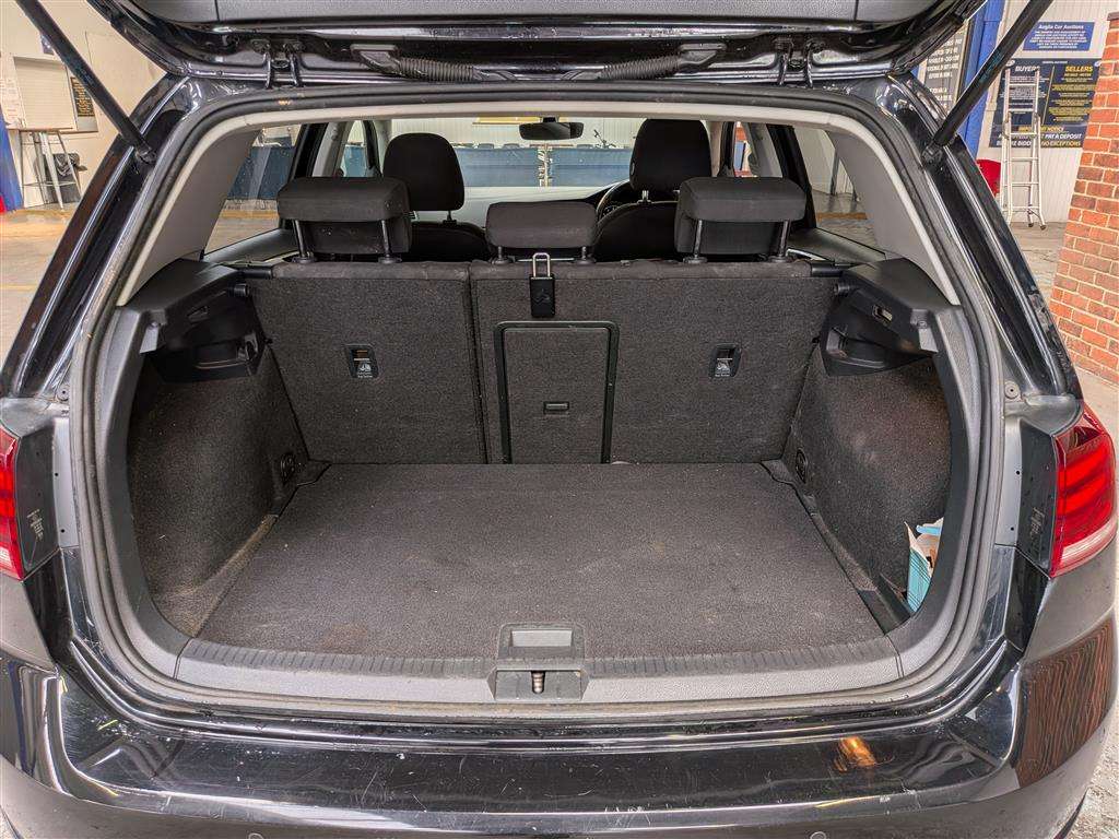 <p>2018 VOLKSWAGEN GOLF</p>