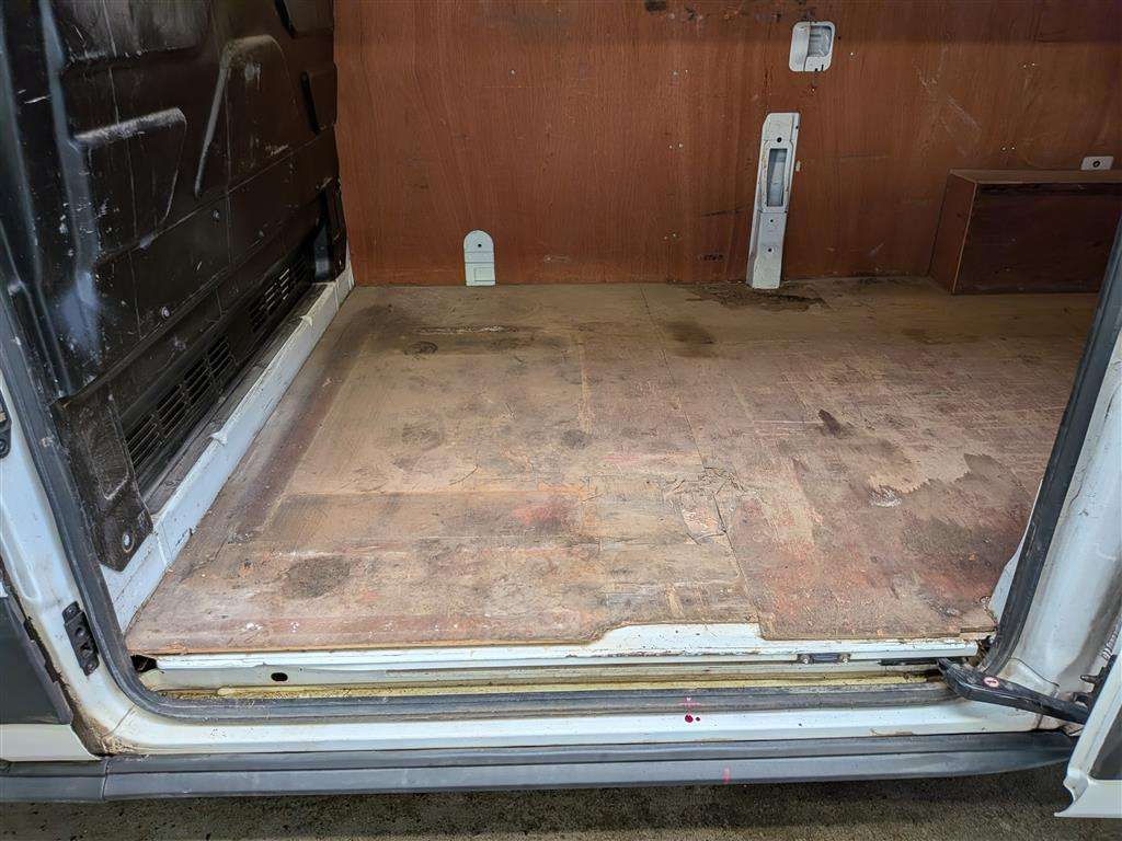 <p>2021 FORD TRANSIT 350 LEADER ECOBLU</p>