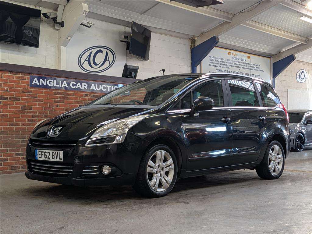 <p>2013 PEUGEOT 5008 FAMILY HDI</p>