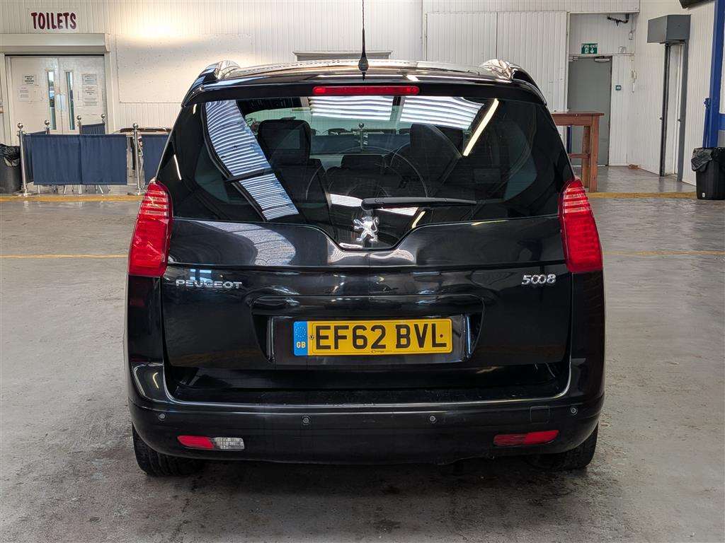<p>2013 PEUGEOT 5008 FAMILY HDI</p>