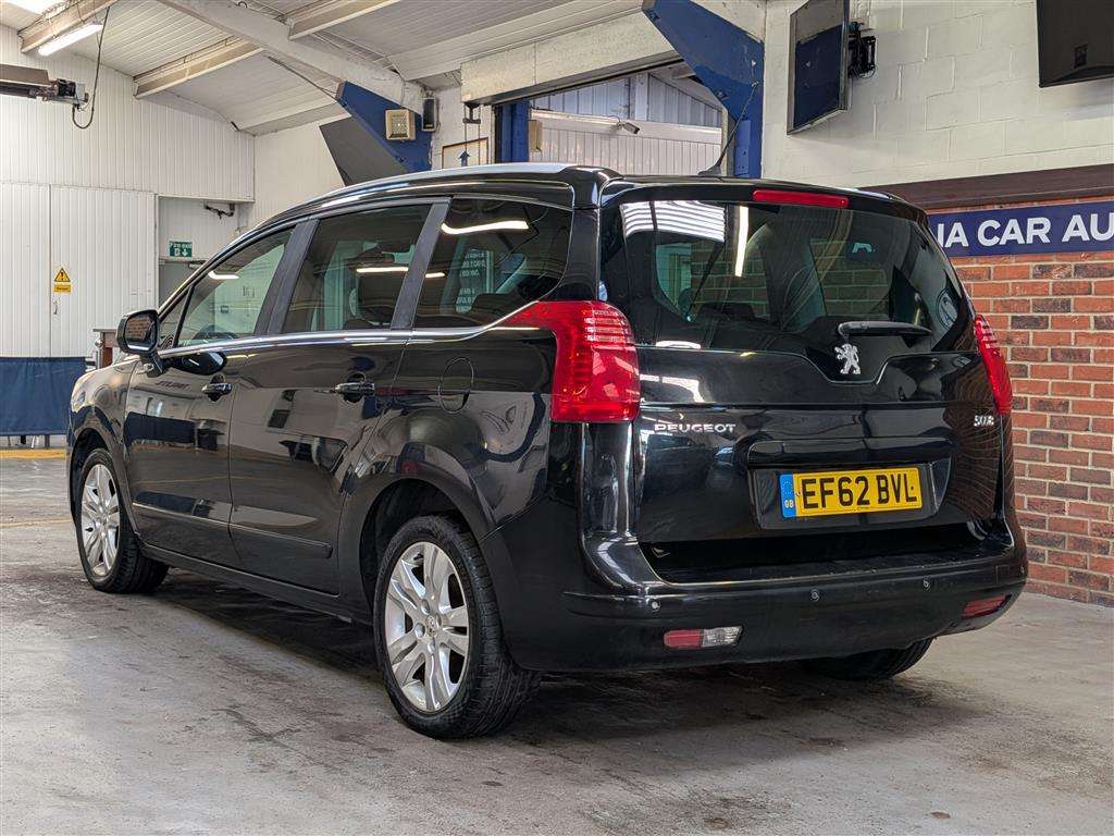 <p>2013 PEUGEOT 5008 FAMILY HDI</p>