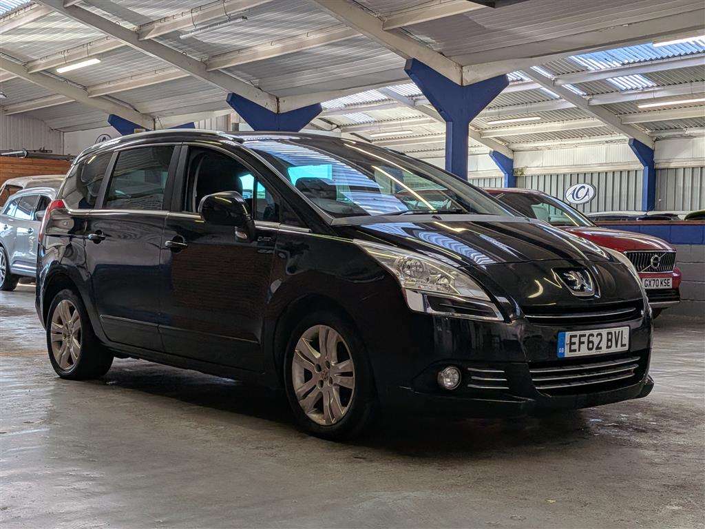 <p>2013 PEUGEOT 5008 FAMILY HDI</p>