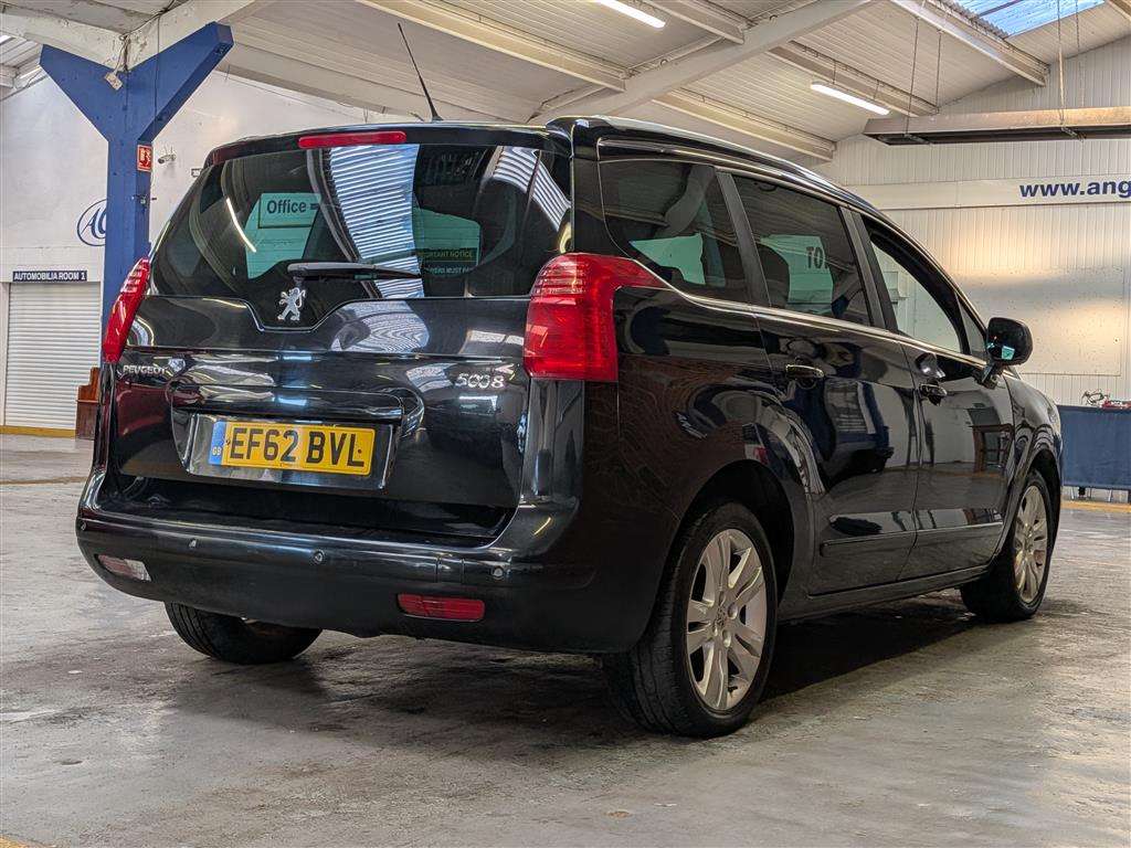 <p>2013 PEUGEOT 5008 FAMILY HDI</p>