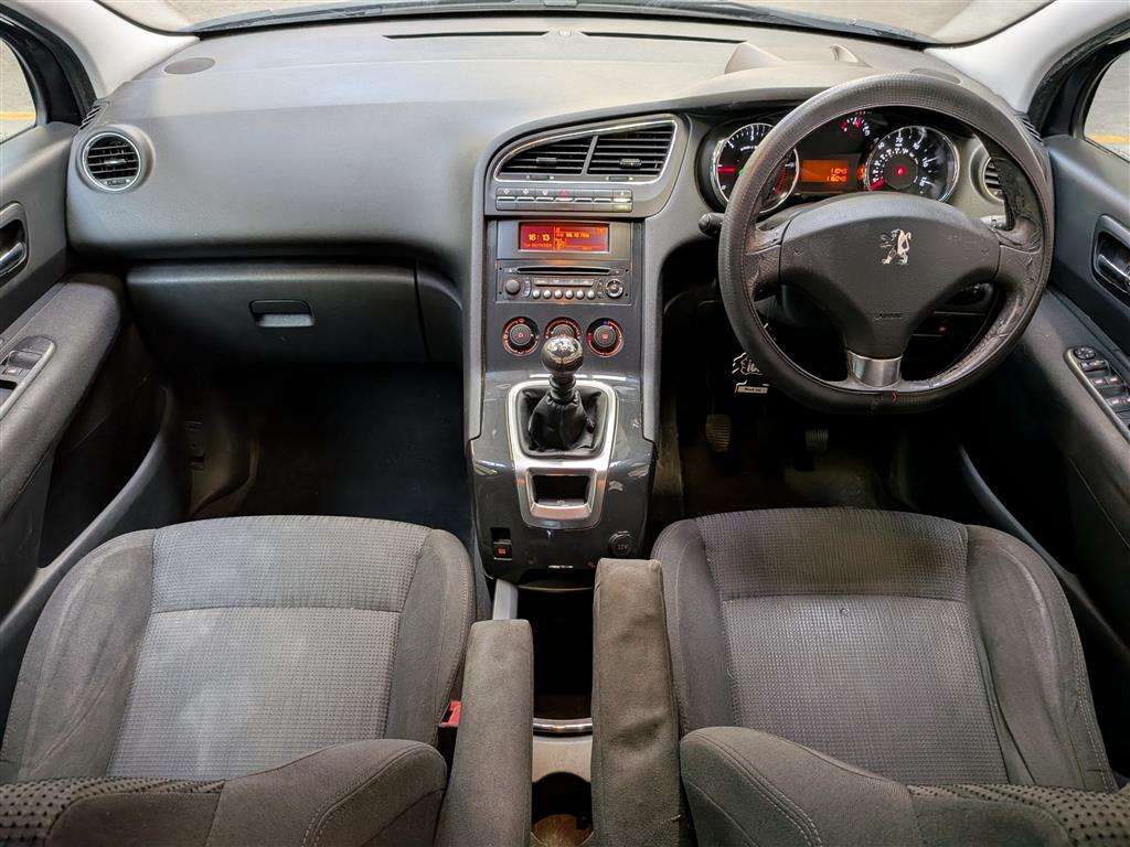 <p>2013 PEUGEOT 5008 FAMILY HDI</p>