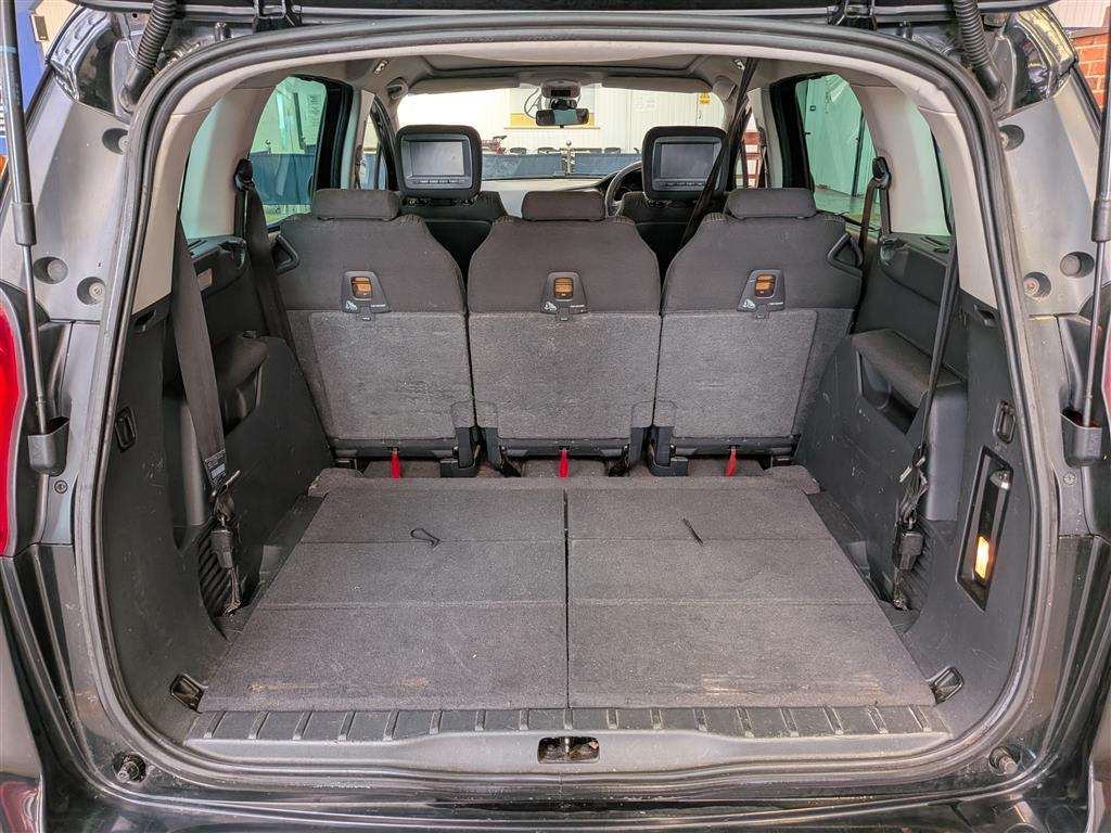 <p>2013 PEUGEOT 5008 FAMILY HDI</p>
