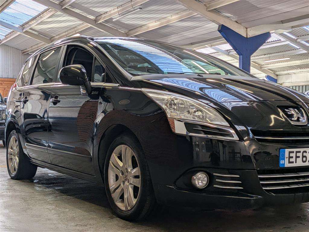 <p>2013 PEUGEOT 5008 FAMILY HDI</p>