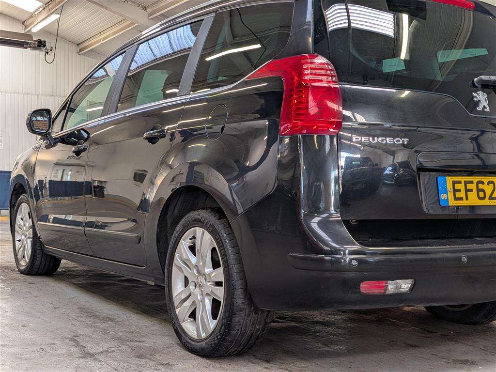 <p>2013 PEUGEOT 5008 FAMILY HDI</p>