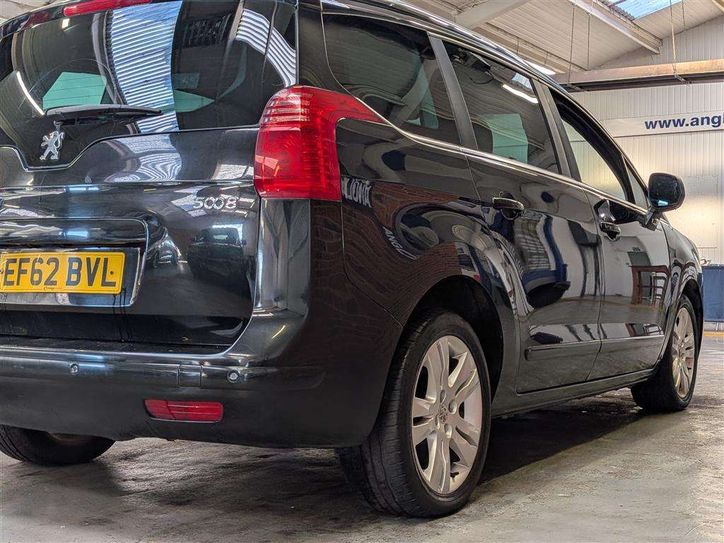 <p>2013 PEUGEOT 5008 FAMILY HDI</p>