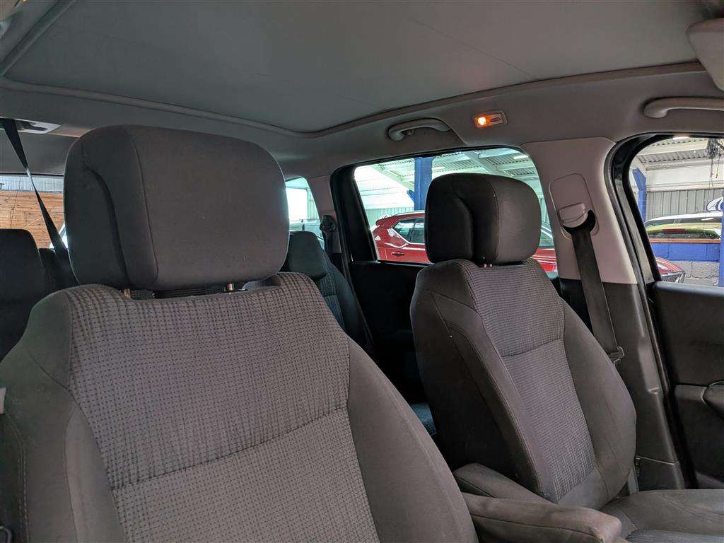 <p>2013 PEUGEOT 5008 FAMILY HDI</p>