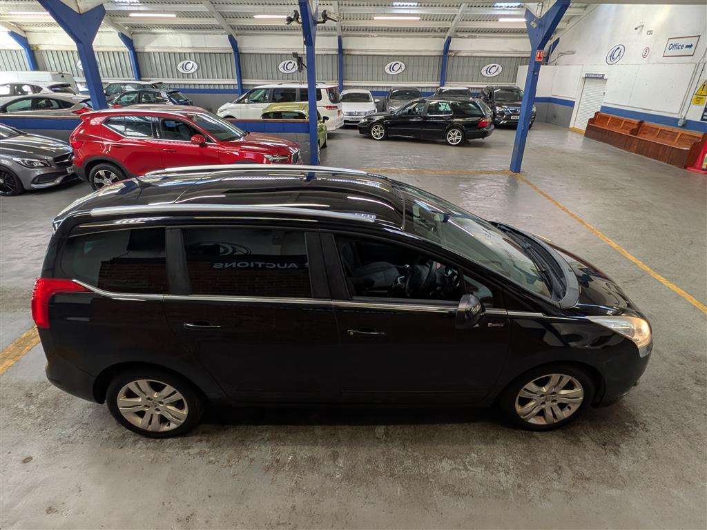 <p>2013 PEUGEOT 5008 FAMILY HDI</p>