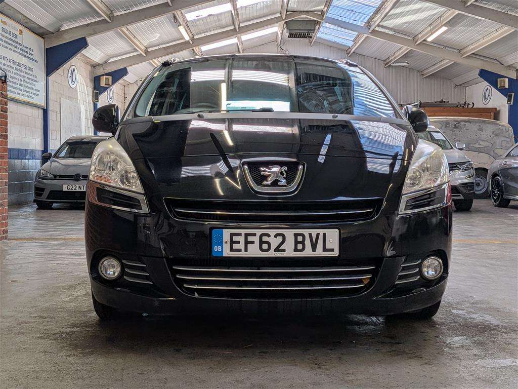 <p>2013 PEUGEOT 5008 FAMILY HDI</p>