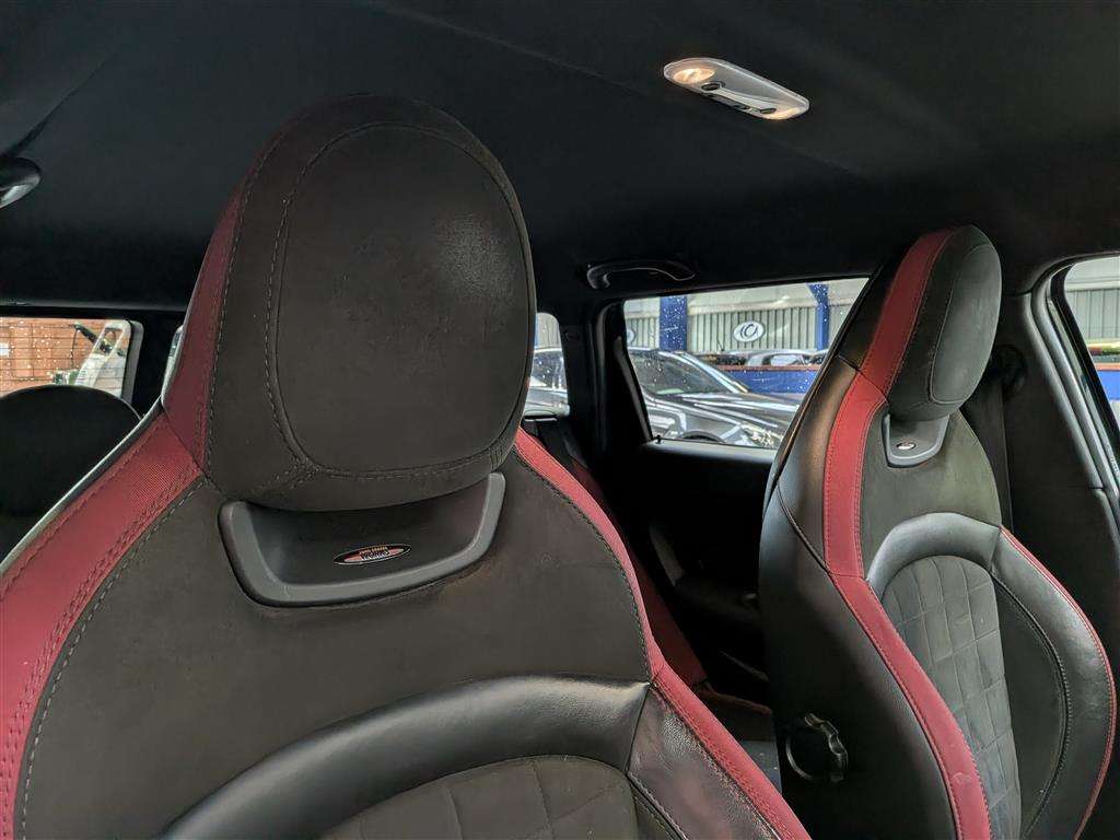<p>2017 MINI CLUBMAN JOHN COOPER WORKS</p>