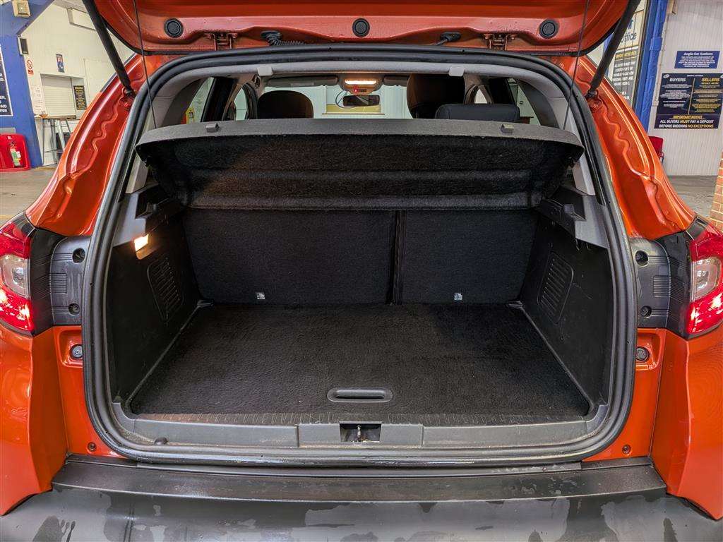<p>2014 RENAULT CAPTURD-QUE S M-NAV NRG D</p>