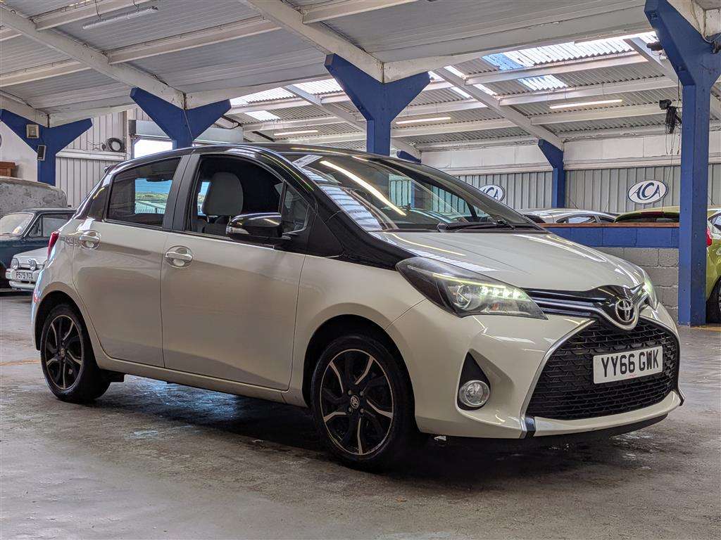 <p>2016 TOYOTA YARIS DESIGN VVT-I</p>