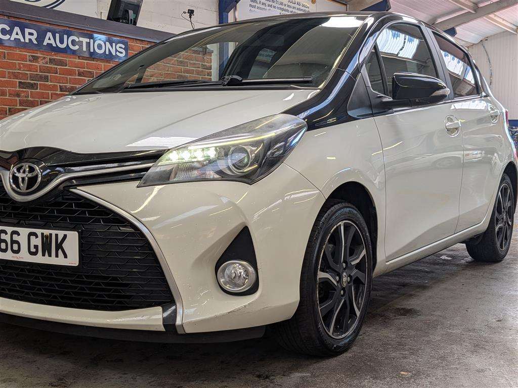 <p>2016 TOYOTA YARIS DESIGN VVT-I</p>