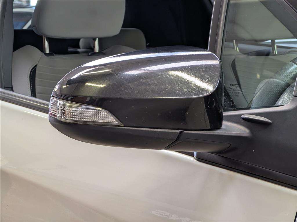 <p>2016 TOYOTA YARIS DESIGN VVT-I</p>