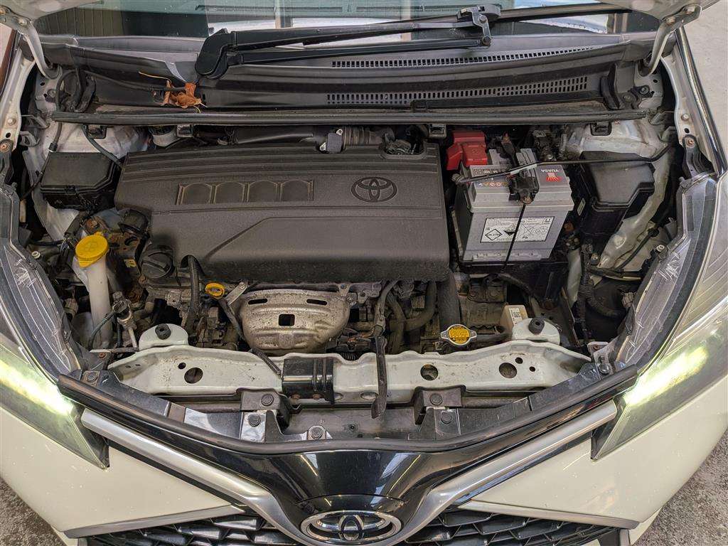 <p>2016 TOYOTA YARIS DESIGN VVT-I</p>