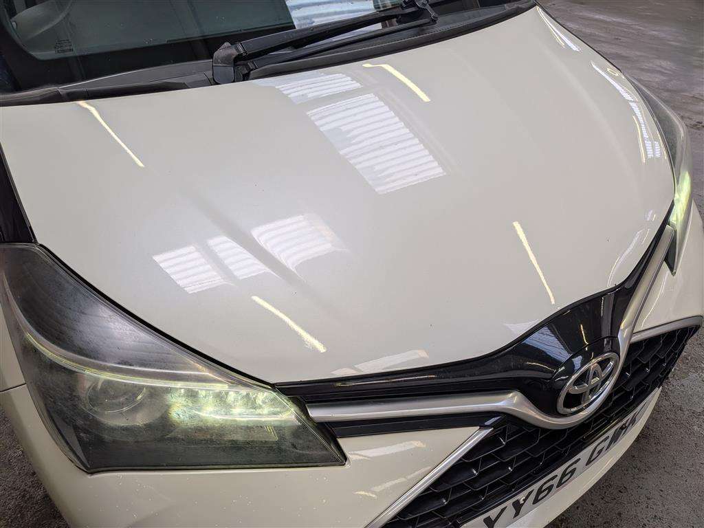 <p>2016 TOYOTA YARIS DESIGN VVT-I</p>
