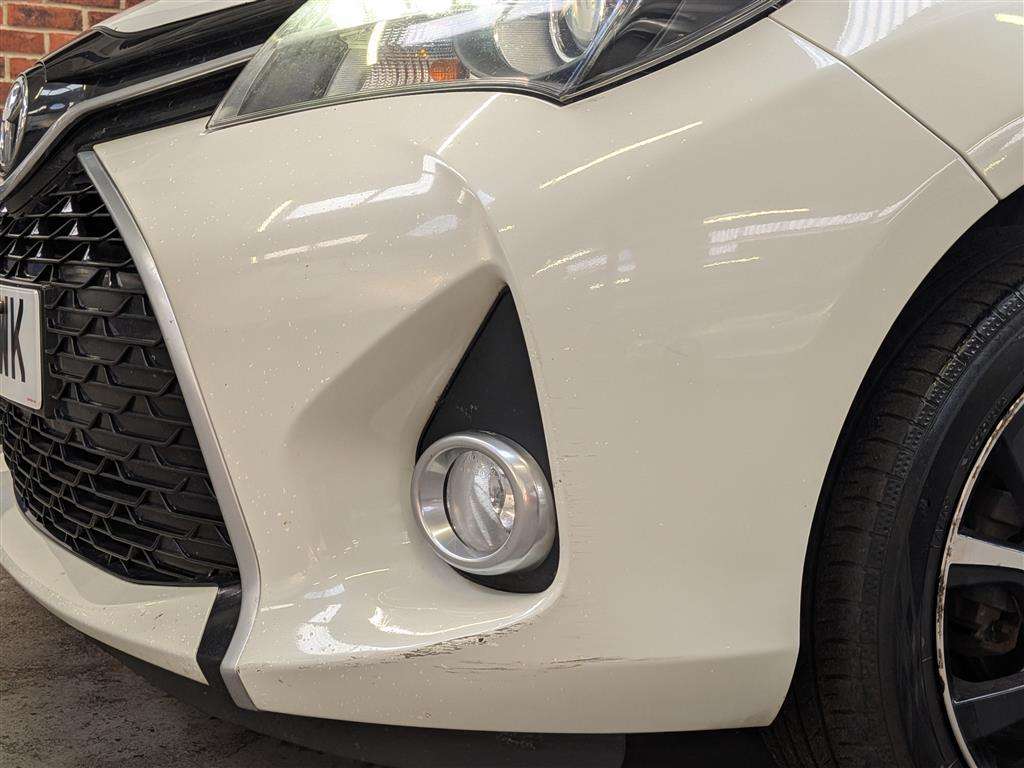 <p>2016 TOYOTA YARIS DESIGN VVT-I</p>