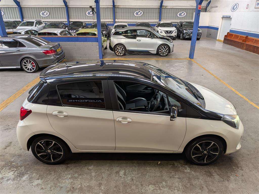 <p>2016 TOYOTA YARIS DESIGN VVT-I</p>