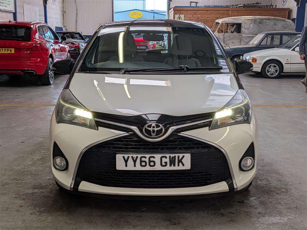<p>2016 TOYOTA YARIS DESIGN VVT-I</p>