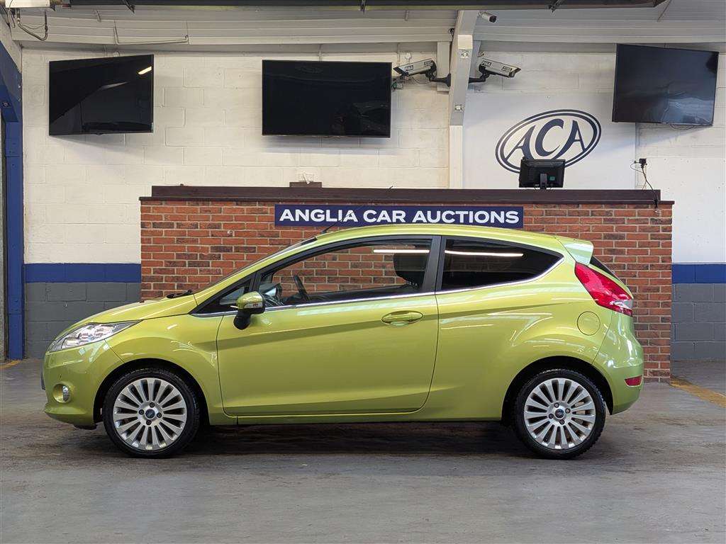 <p>2010 FORD FIESTA TITANIUM</p>