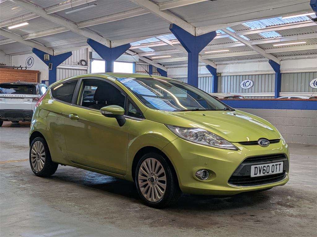 <p>2010 FORD FIESTA TITANIUM</p>