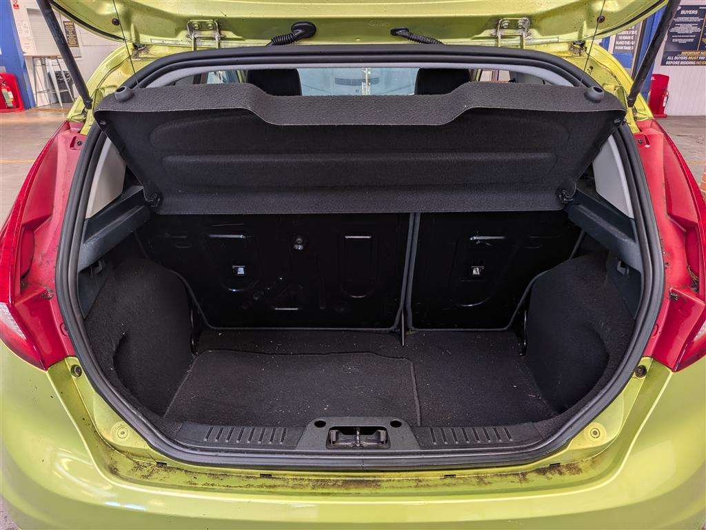 <p>2010 FORD FIESTA TITANIUM</p>