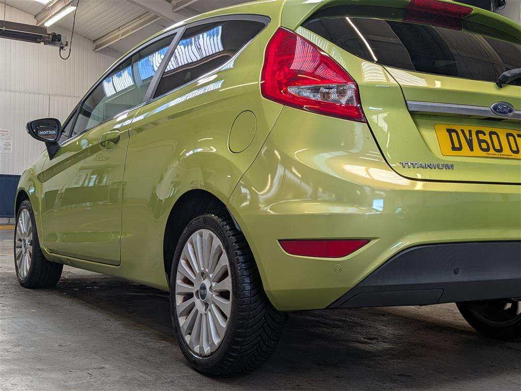 <p>2010 FORD FIESTA TITANIUM</p>