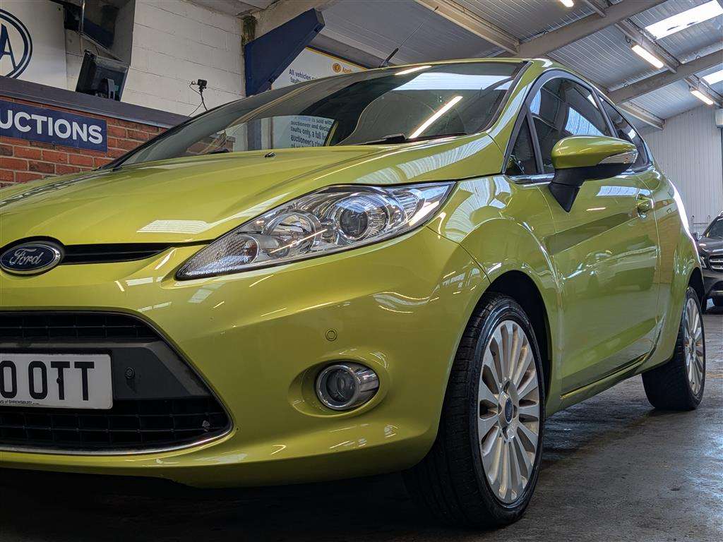 <p>2010 FORD FIESTA TITANIUM</p>