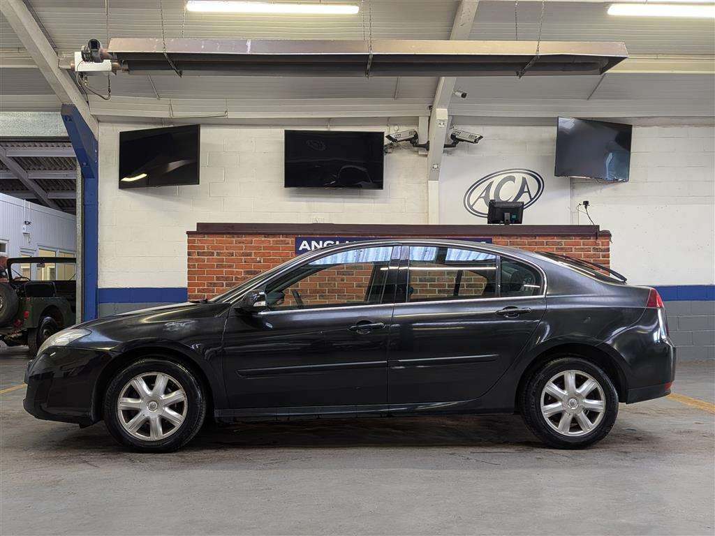 <p>2010 RENAULT LAGUNA DY-QUE T-T DCI 110</p>
