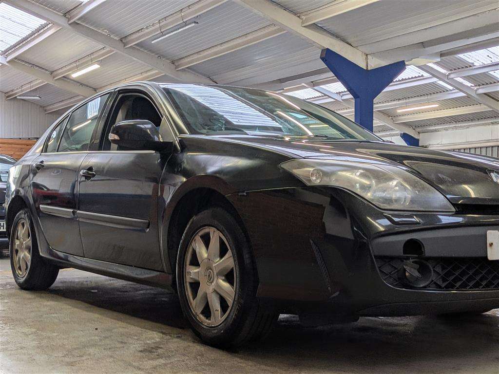 <p>2010 RENAULT LAGUNA DY-QUE T-T DCI 110</p>