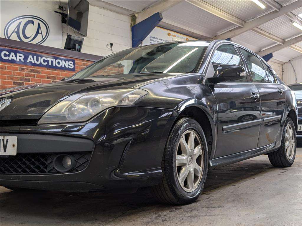 <p>2010 RENAULT LAGUNA DY-QUE T-T DCI 110</p>