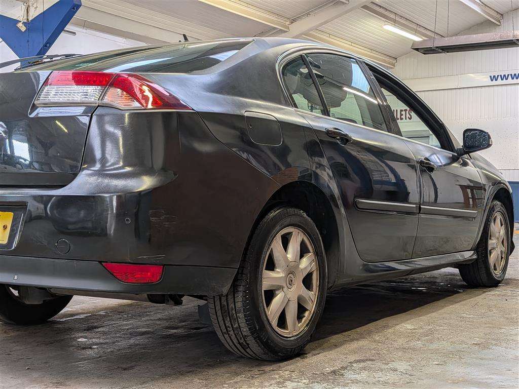 <p>2010 RENAULT LAGUNA DY-QUE T-T DCI 110</p>